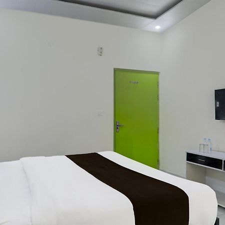 Super Hotel O Banthara Near Airport Banthra Sikandarpur Exterior photo
