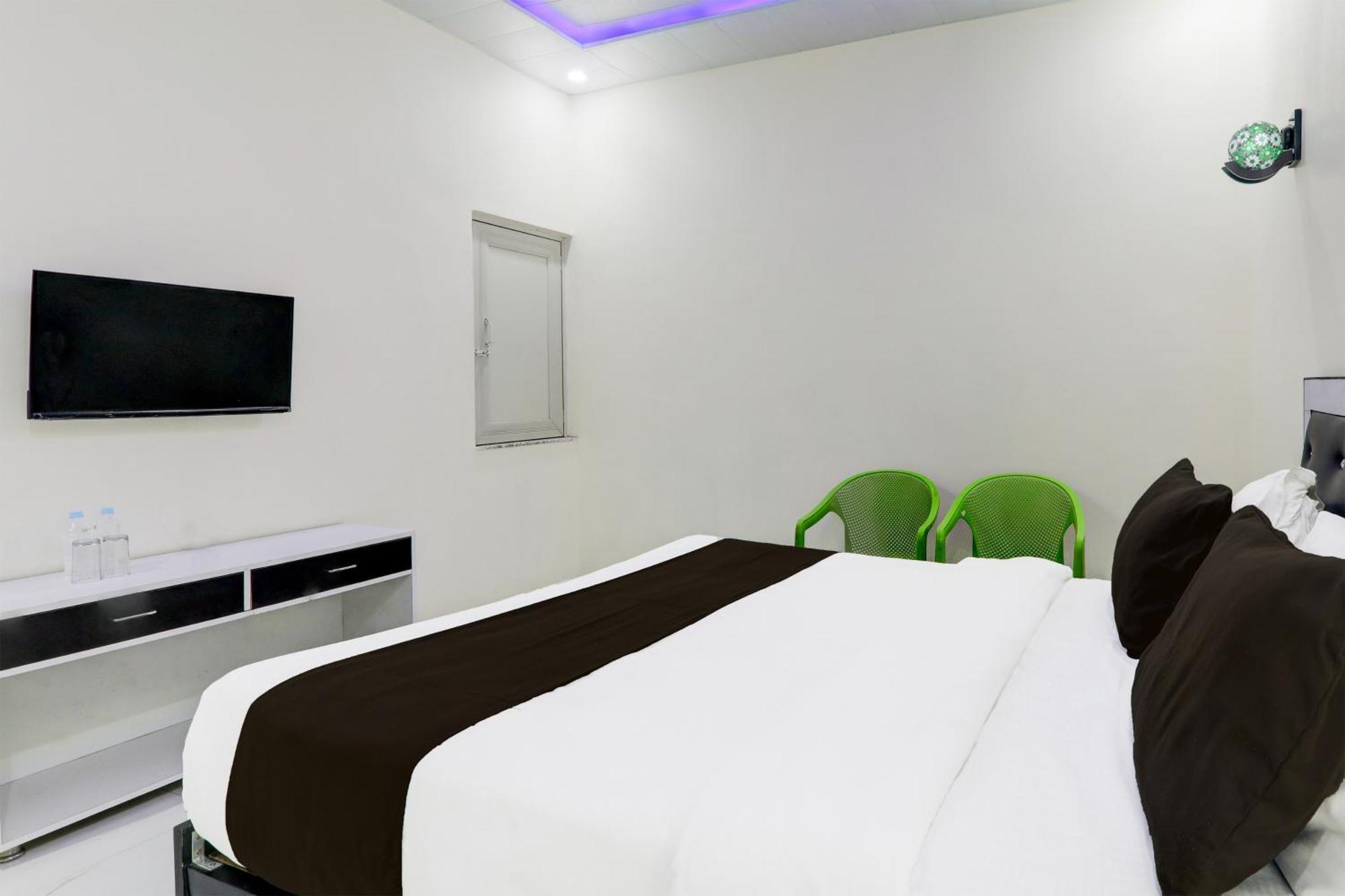 Super Hotel O Banthara Near Airport Banthra Sikandarpur Exterior photo
