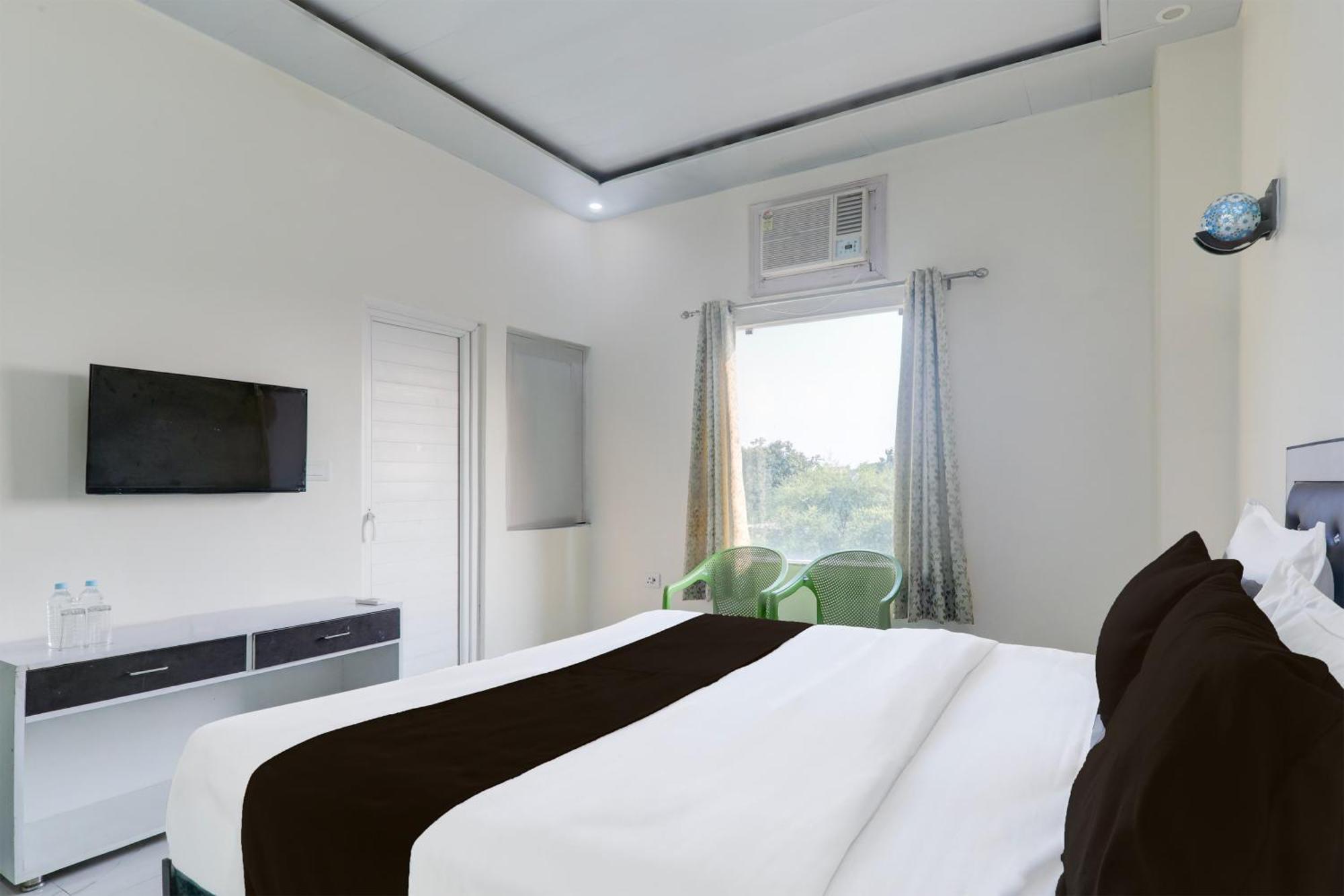 Super Hotel O Banthara Near Airport Banthra Sikandarpur Exterior photo