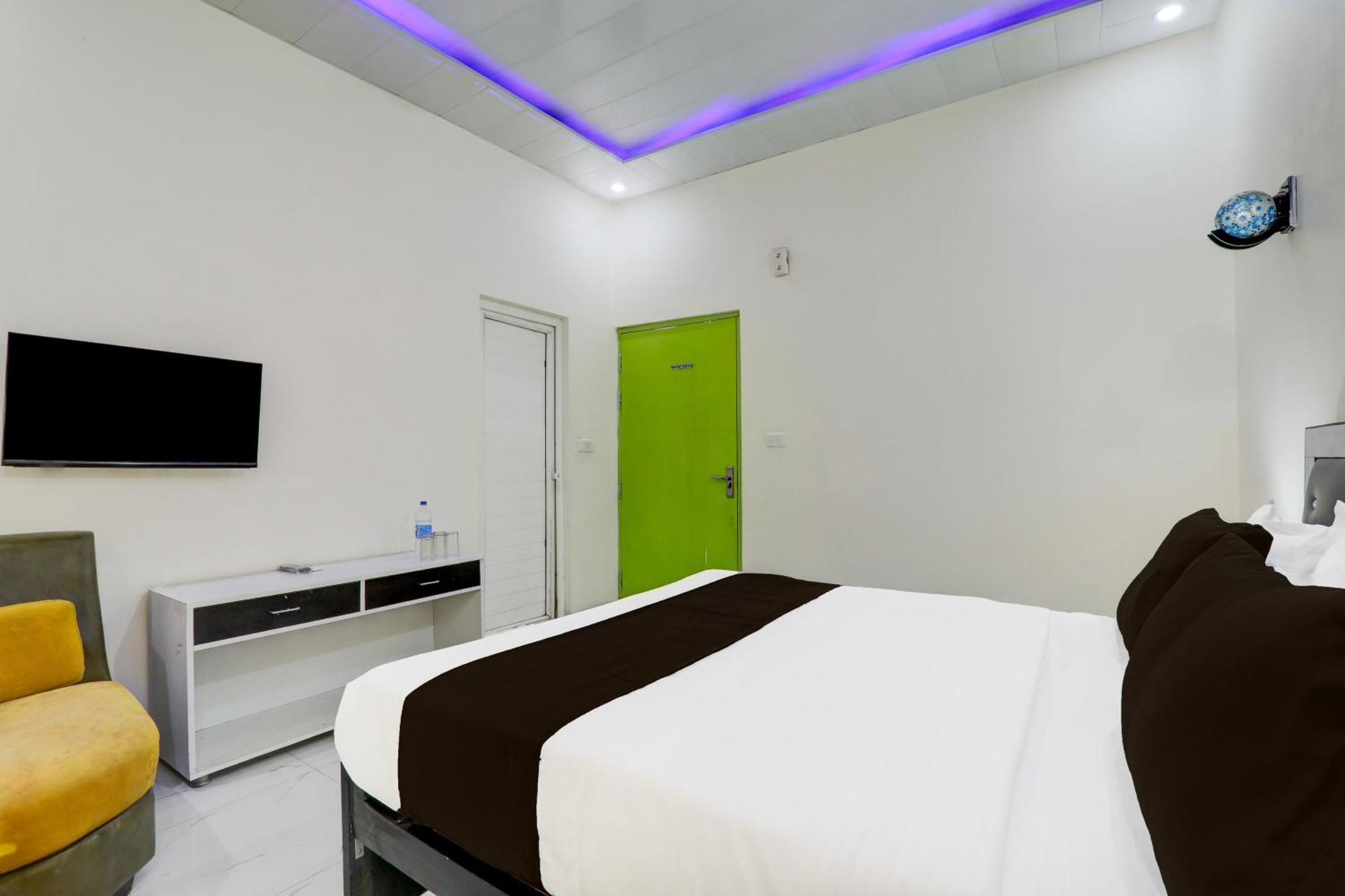 Super Hotel O Banthara Near Airport Banthra Sikandarpur Exterior photo