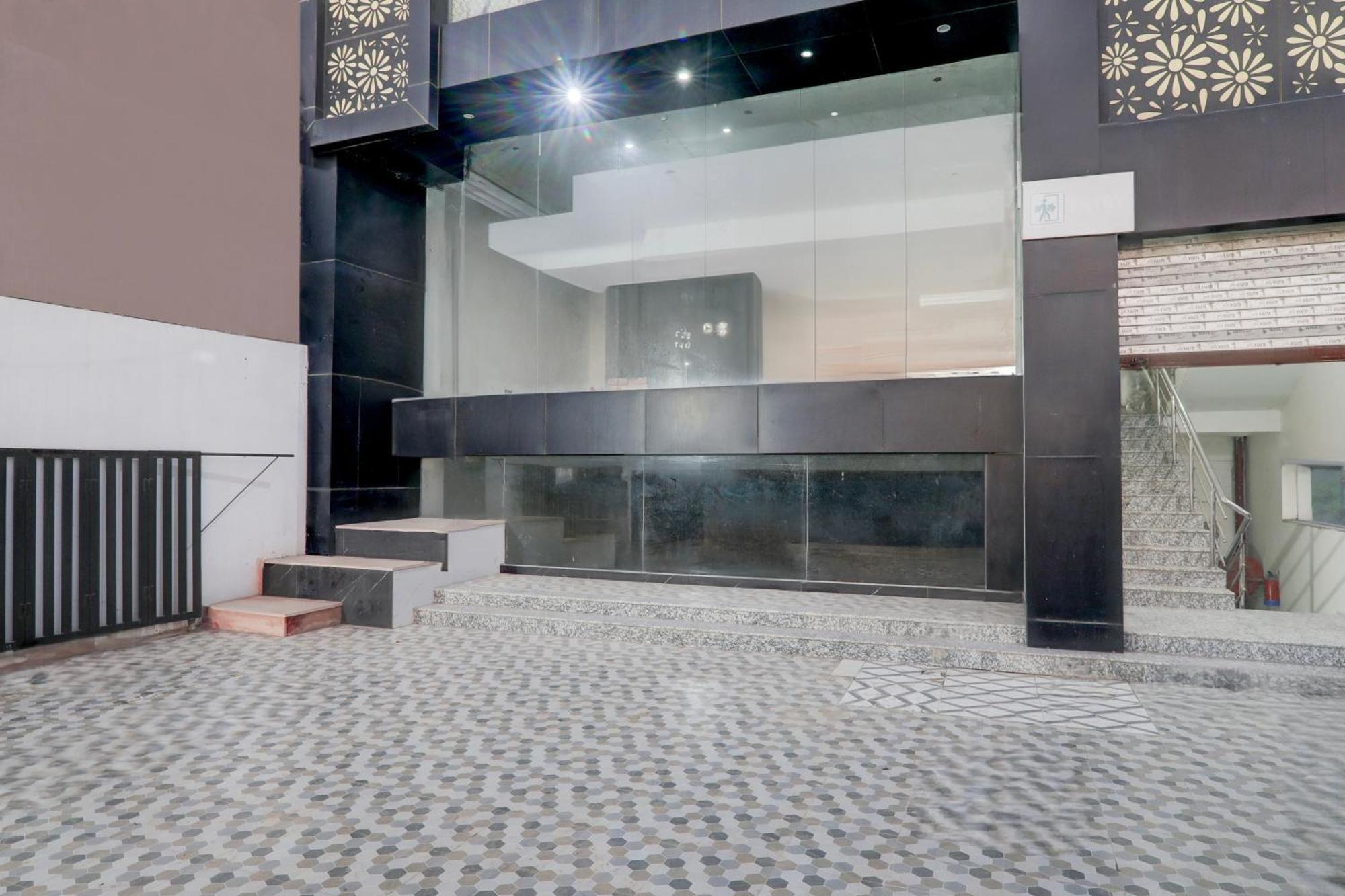 Super Hotel O Banthara Near Airport Banthra Sikandarpur Exterior photo