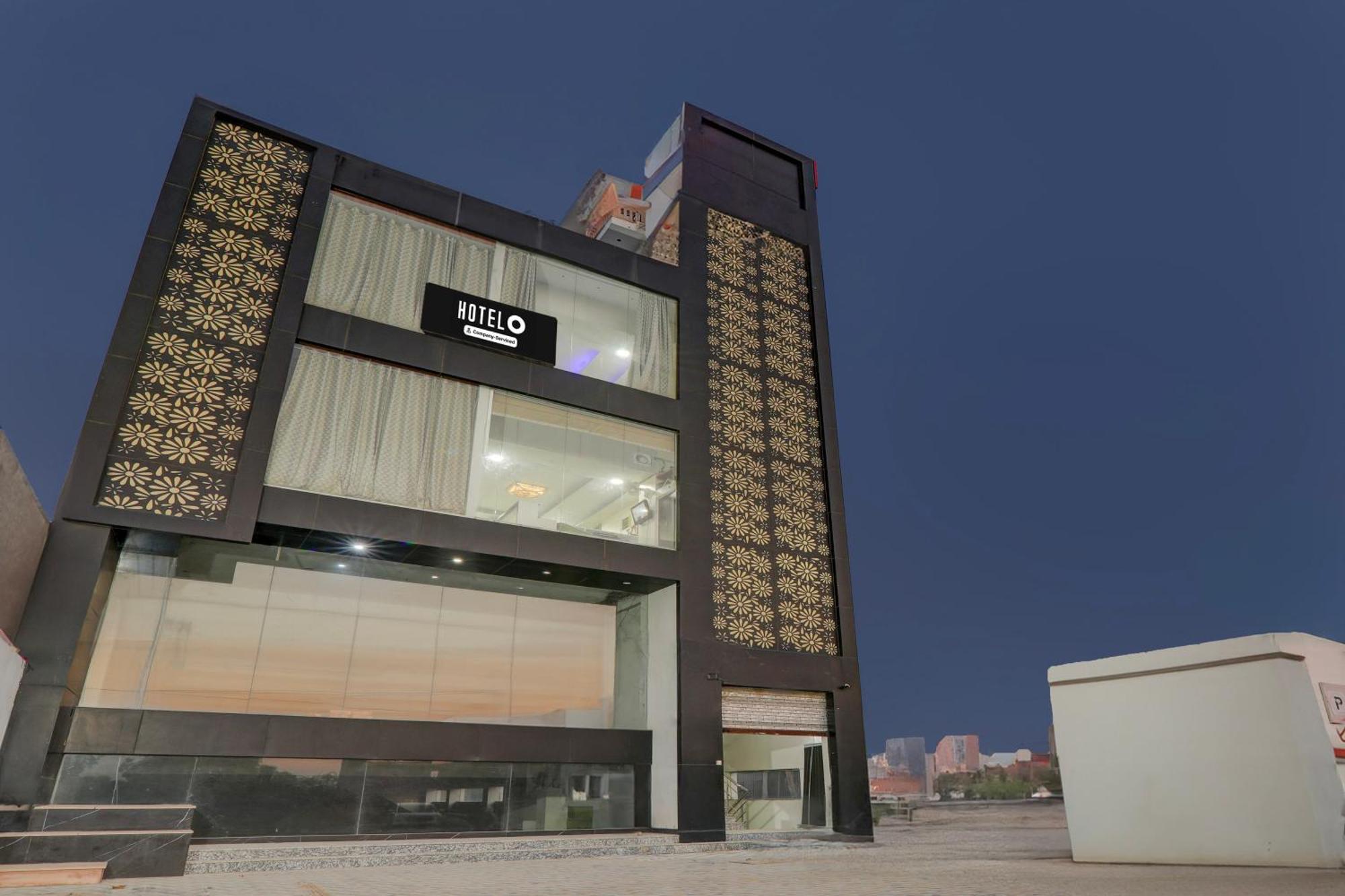Super Hotel O Banthara Near Airport Banthra Sikandarpur Exterior photo