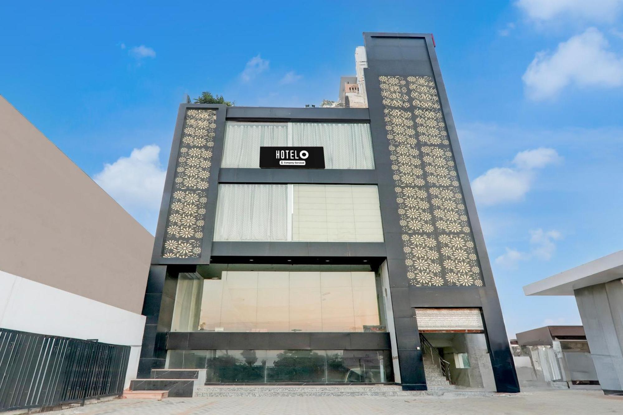 Super Hotel O Banthara Near Airport Banthra Sikandarpur Exterior photo