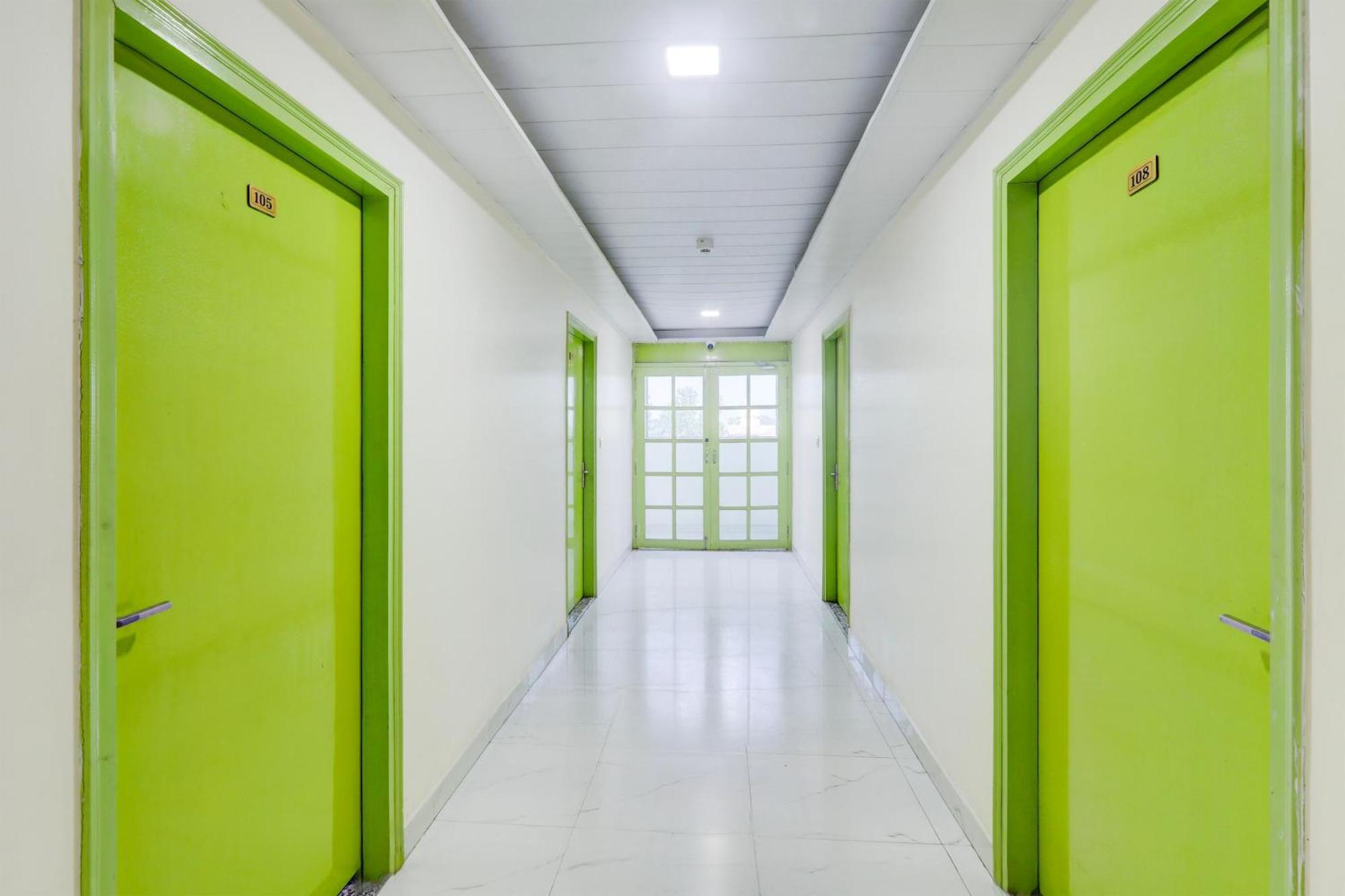 Super Hotel O Banthara Near Airport Banthra Sikandarpur Exterior photo